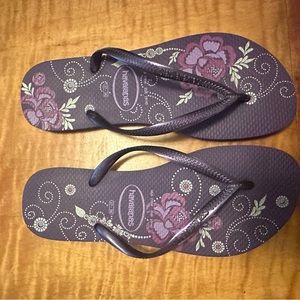 NWOT Havaianas purple flip flops
